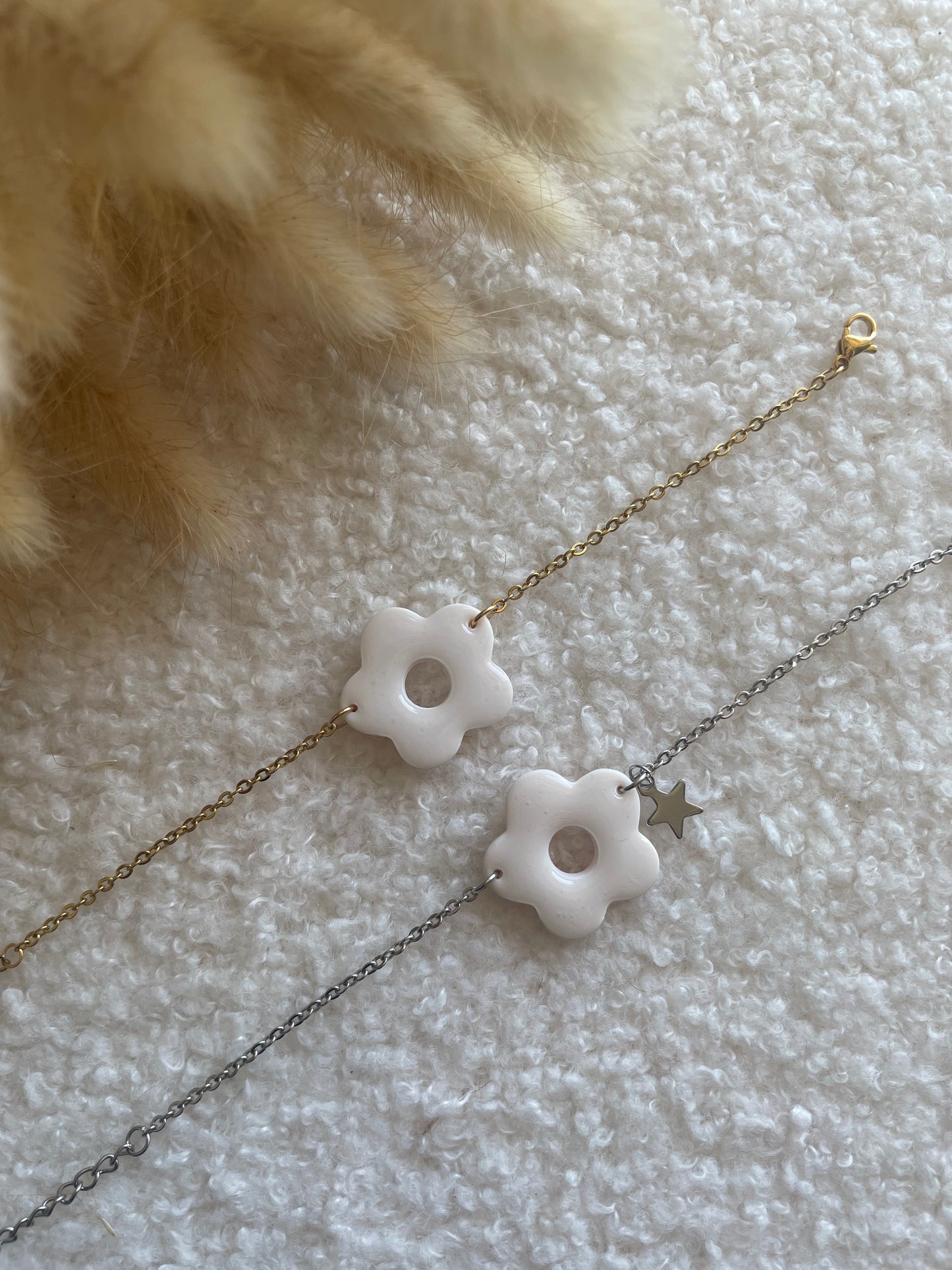 Bracelet chaîne fleur blanche