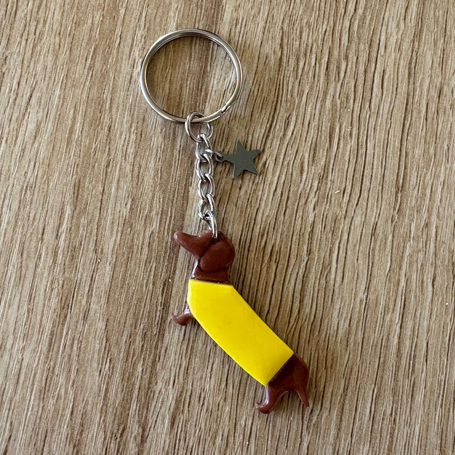 Porte clés teckel brillant jaune