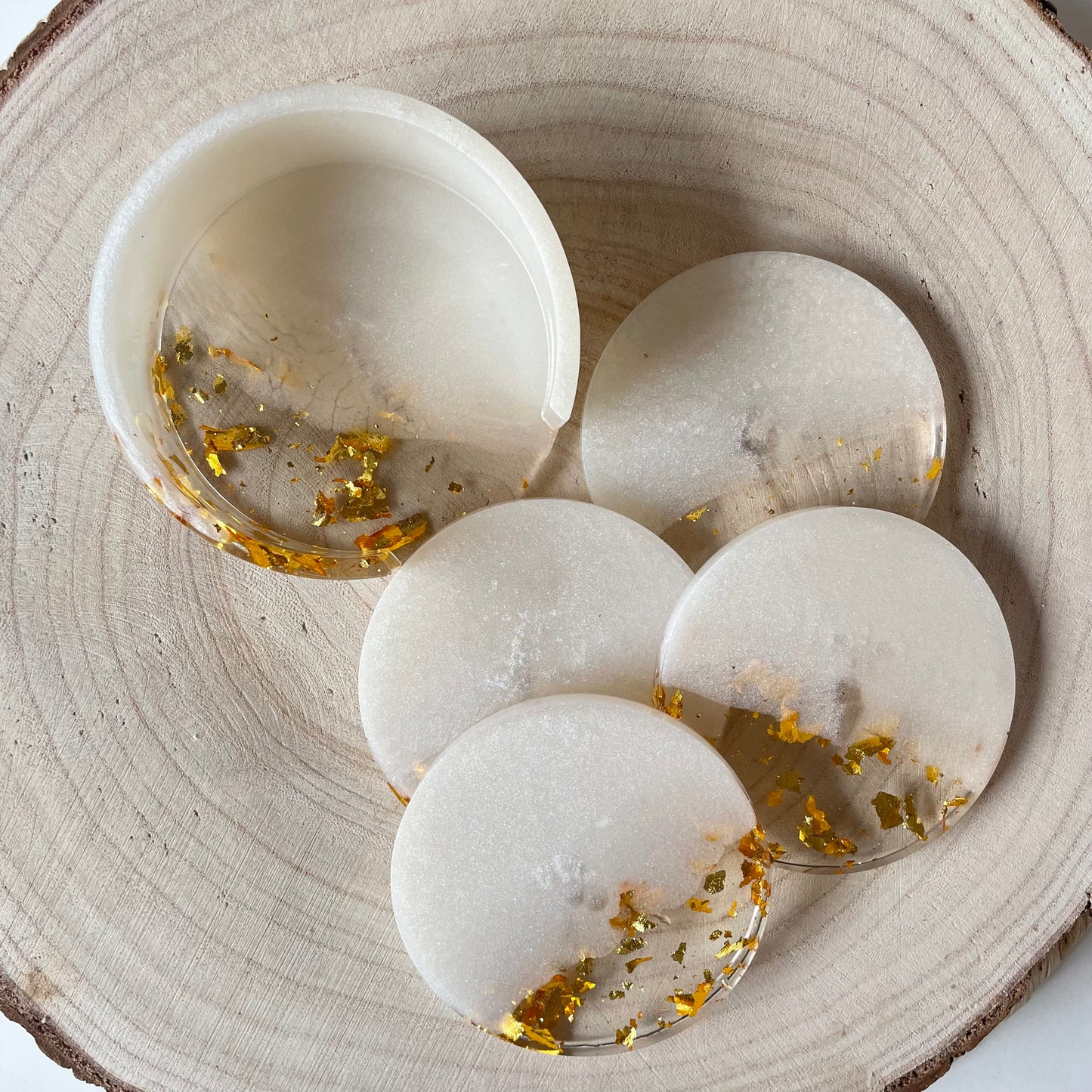 Dessous de verres avec rangement blanc doré