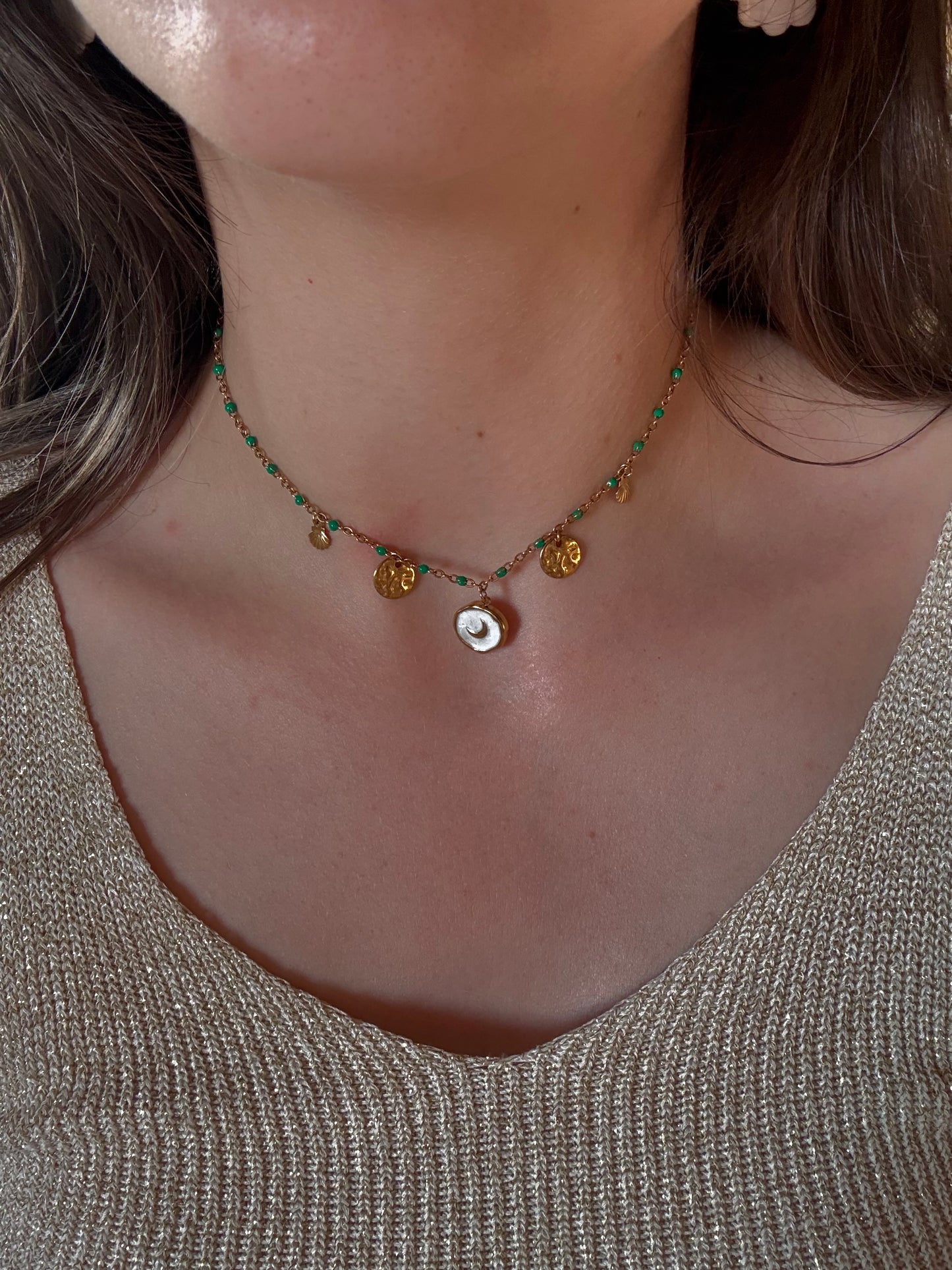 Collier vert médaillon