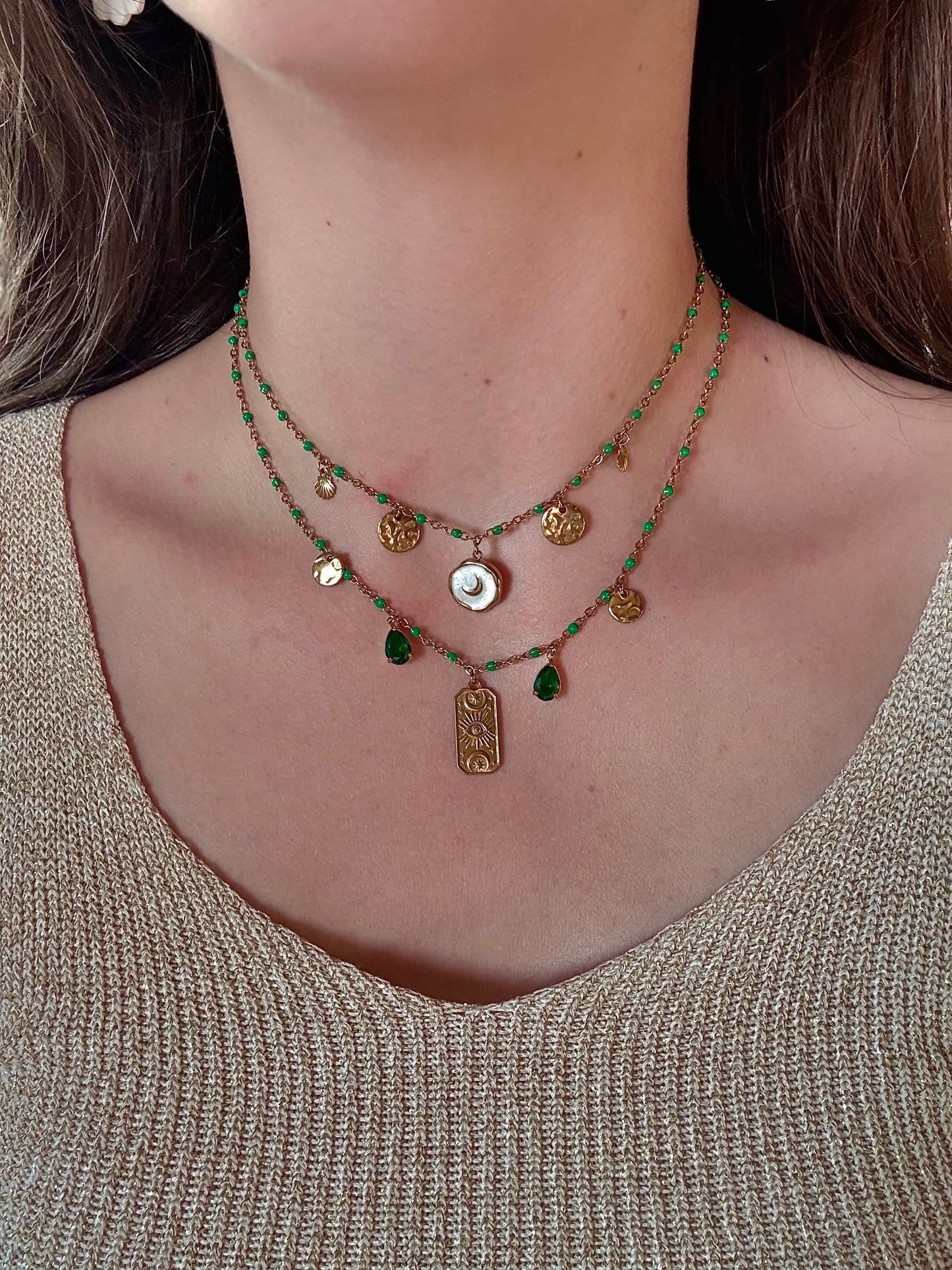 Collier vert médaillon