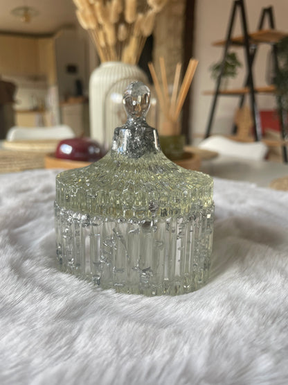 Petite boîte argentée