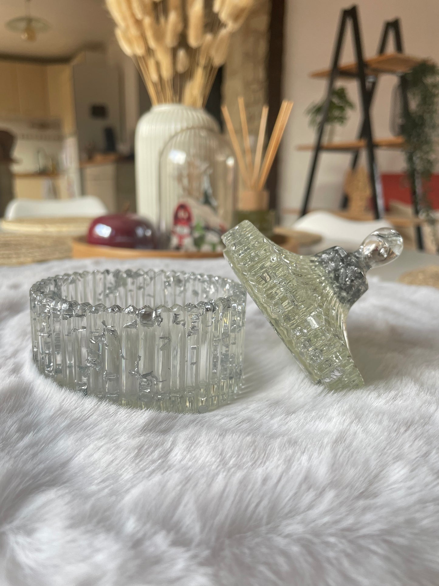 Petite boîte argentée